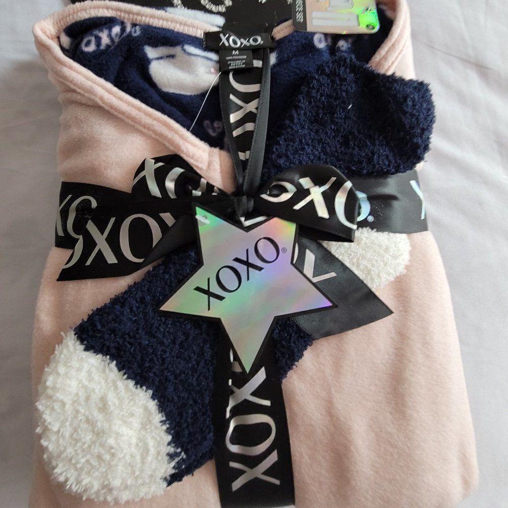 884  XOXO Pink & Navy Blue pajama & Socks Gift Set NWT